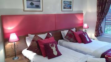 4 bedrooms, iron/ironing board, free WiFi, bed sheets