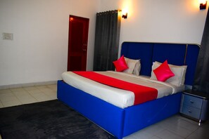 3 Schlafzimmer, Bügeleisen/Bügelbrett, WLAN, Bettwäsche