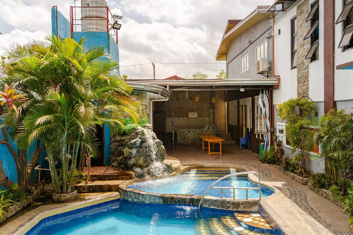 Indoor/outdoor pool