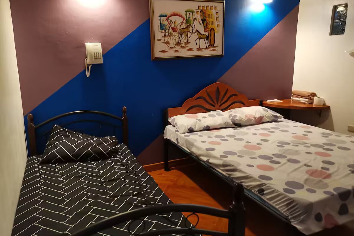 Eenvoudige kamer | Een strijkplank/strijkijzer, gratis wifi