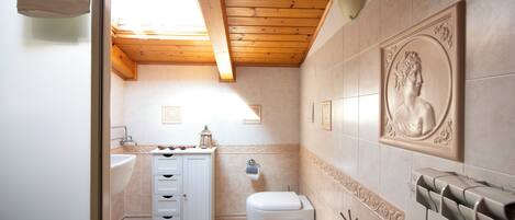 Shower, eco-friendly toiletries, hair dryer, bidet
