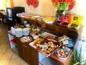 Desayuno bufé gratuito y diario
