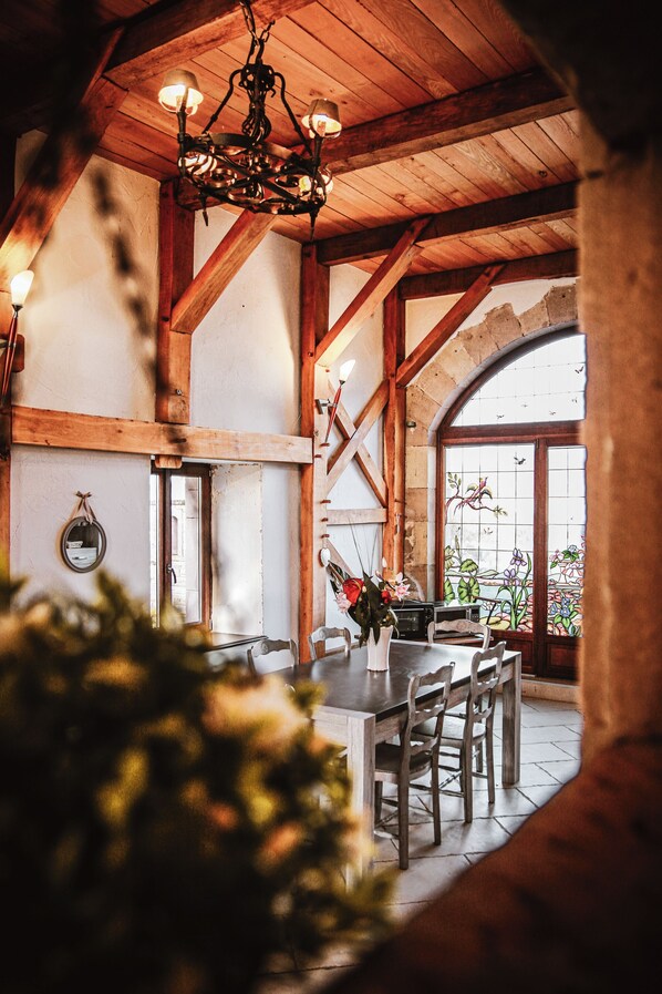 Dining - Gite with private sauna and hammam! Nature lovers and hikers (Moffans-et-Vacheresse)