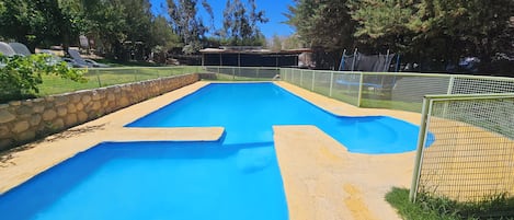 Piscine extérieure (ouverte en saison)