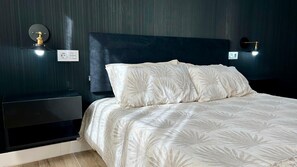 2 Schlafzimmer, Schreibtisch, Bügeleisen/Bügelbrett, Reisekinderbett