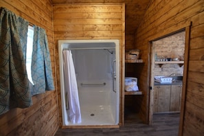 House, Accessible, Private Bathroom (Chalet 1) | Bathroom