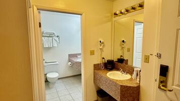 Basic Single Room | Bathroom