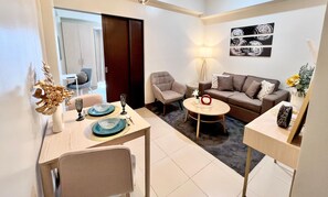 Felles sovesal, 1 soverom, tilgjengelighetstilpasset, røyk | Spisestue