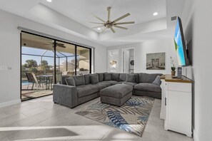 Smart TV, chimenea, mesa de ping pong