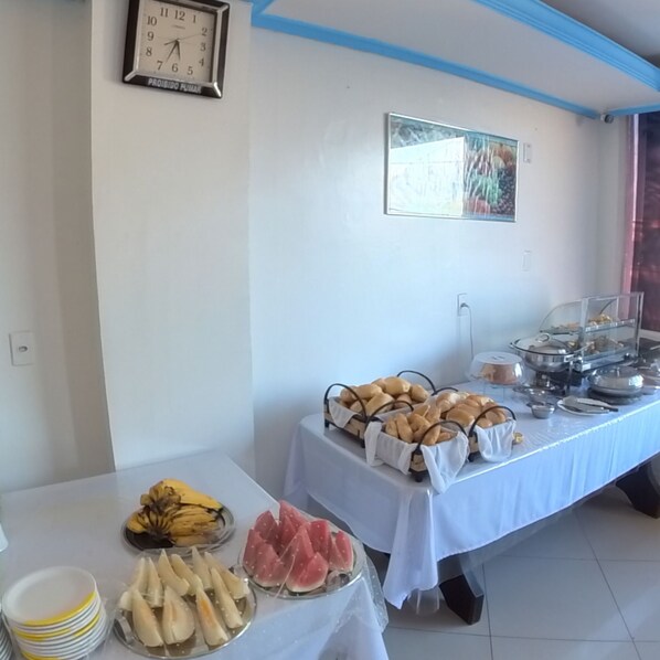 Petit déjeuner complet compris tous les jours