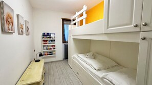 2 bedrooms, iron/ironing board, WiFi, bed sheets - Cozy Garden apartment near the Lake (Riva del Garda)