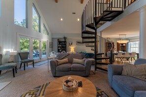 Living area - 4-bedroom 3-bath Lakefront home with private dock.  Can sleep up to 14 people. (Mineral)
