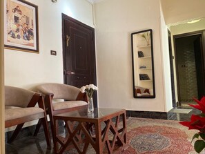 Interior - Spacious 4-bedroom apartment in wonderful Cairo with WiFi, AC (Cairo Governorate)