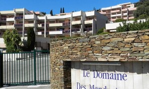 Exterior - T3 55m² 6 persons Terrace sea view 20 m² Swimming pool 800m beach Lift Parking (Le Lavandou)