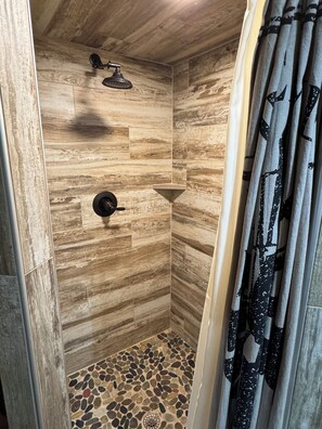 Dusche, Handtücher, Toilettenpapier
