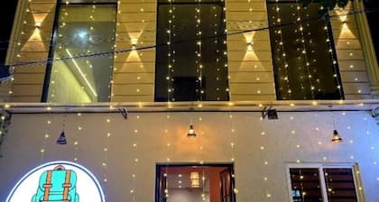 Zipcode Stay : Deluxe King Room