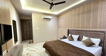Zipcode Stay : Deluxe King Room