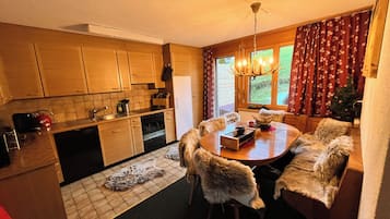 KĂŒhlschrank, Mikrowelle, Ofen, Herdplatte