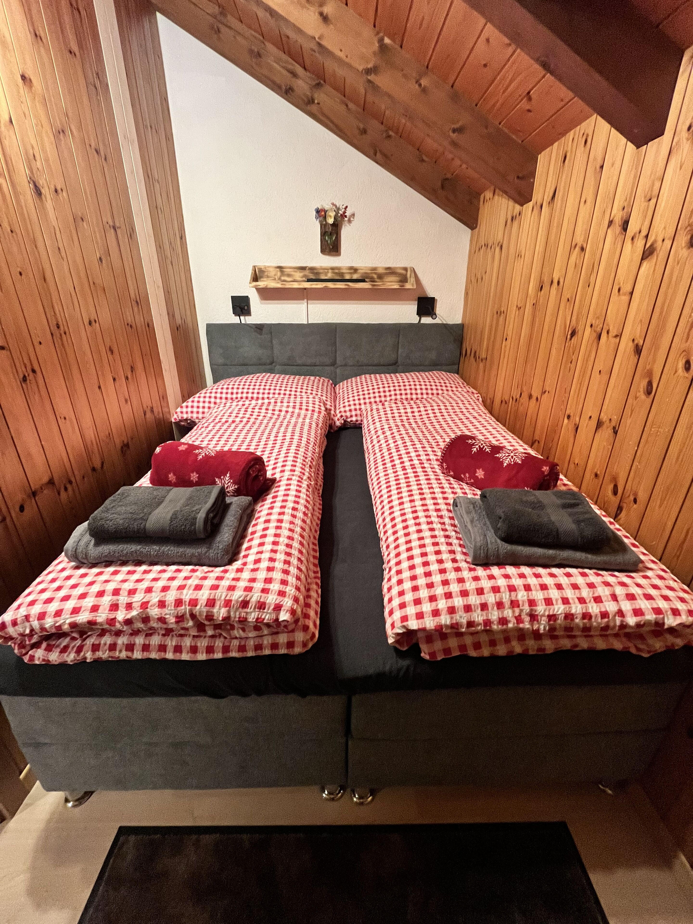 4 chambres, fer et planche à repasser, Wi-Fi, draps fournis