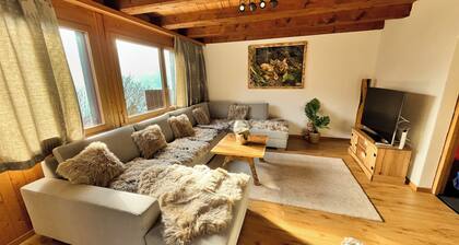 Gemütliches Chalet in den Schweizer Alpen mit Heidibett. Haustierfreundlich!