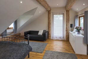 Cabin | 3 bedrooms, iron/ironing board, free wired internet, bed sheets - Traditional Scandinavian/north American Log Home (Ripon)