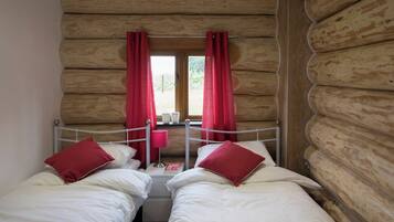 Cabin | 3 bedrooms, iron/ironing board, free wired internet, bed sheets