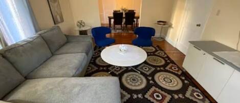 Smart TV, computer monitors