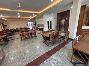 Restaurant - Hotel Ishwar Palace (Danta Ramgarh)