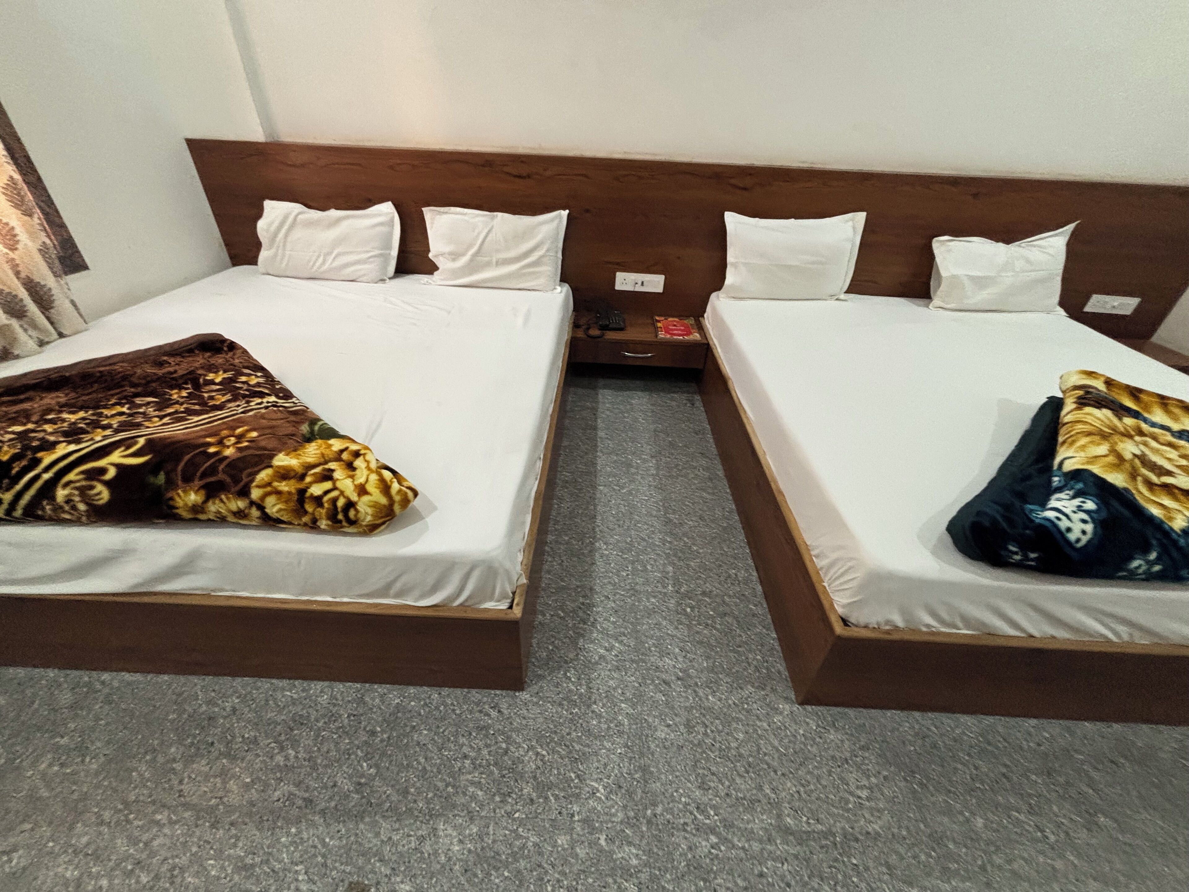 Family Quadruple Room, City View | Desk, free WiFi