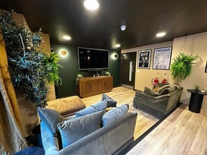 Lobby sitting area - Newcastle 1 (Newcastle-upon-Tyne)