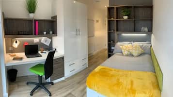 Cortinas blackout, tabla de planchar con plancha y wifi gratis