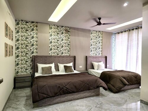 Zipcode Stay : Deluxe Triple Room
