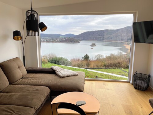 Ederseehen - Modernes Ferienhaus mit Terrasse, Sauna und Blick auf den Edersee