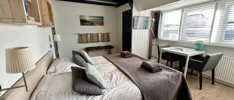 WiFi, bed sheets