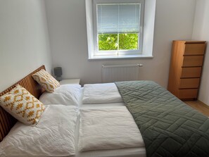 2 chambres, fer et planche à repasser, Wi-Fi, draps fournis