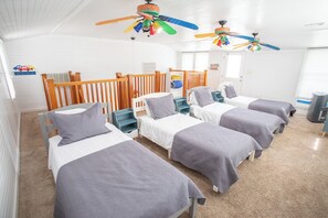 7 Schlafzimmer, Reisekinderbett, kostenloses WLAN, Bettwäsche