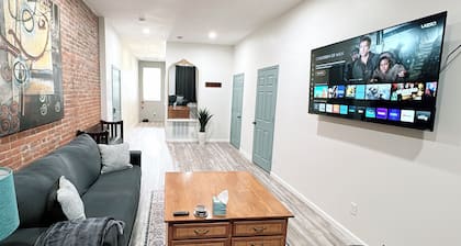 115#303 / Vintage Meets Modern: Contemporary Loft