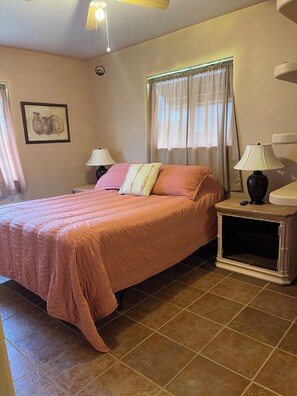 2 bedrooms, desk, iron/ironing board, WiFi