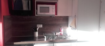 Appart. 4 pers. 1st floor in small apartment building. 200m from beaches and market. 