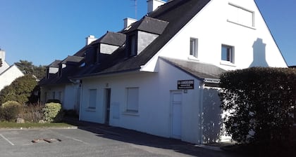 Appart. 4 pers. 1er ét. dans petit collectif. à 200m des plages et sup. marché