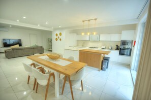 Dining - Stylish & large 2 bedroom with internal yard DCUT1-1 (Sliema)