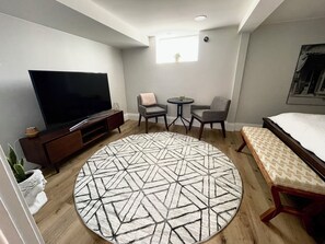1 habitación, tabla de planchar con plancha, wifi gratis y ropa de cama