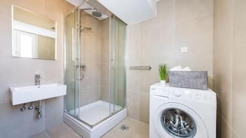 Apartamento, vista para a cidade | Banheiro