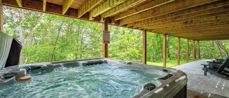 Outdoor spa tub