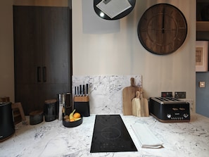 Frigorifero, microonde, forno, lavastoviglie