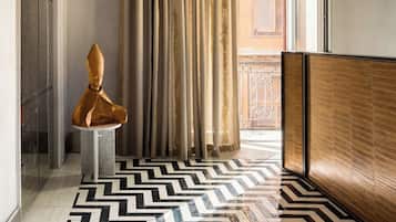 Deluxe-Vierbettzimmer, 1Â King-Bett und Schlafsofa, eigenes Bad, Stadtblick