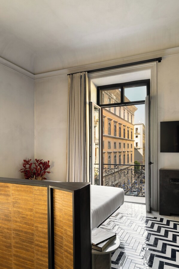 Firemannsrom – deluxe, 1 kingsize-seng med sovesofa, privat bad, byutsikt | Sengetøy av topp kvalitet, dundyner og senger med overmadrass