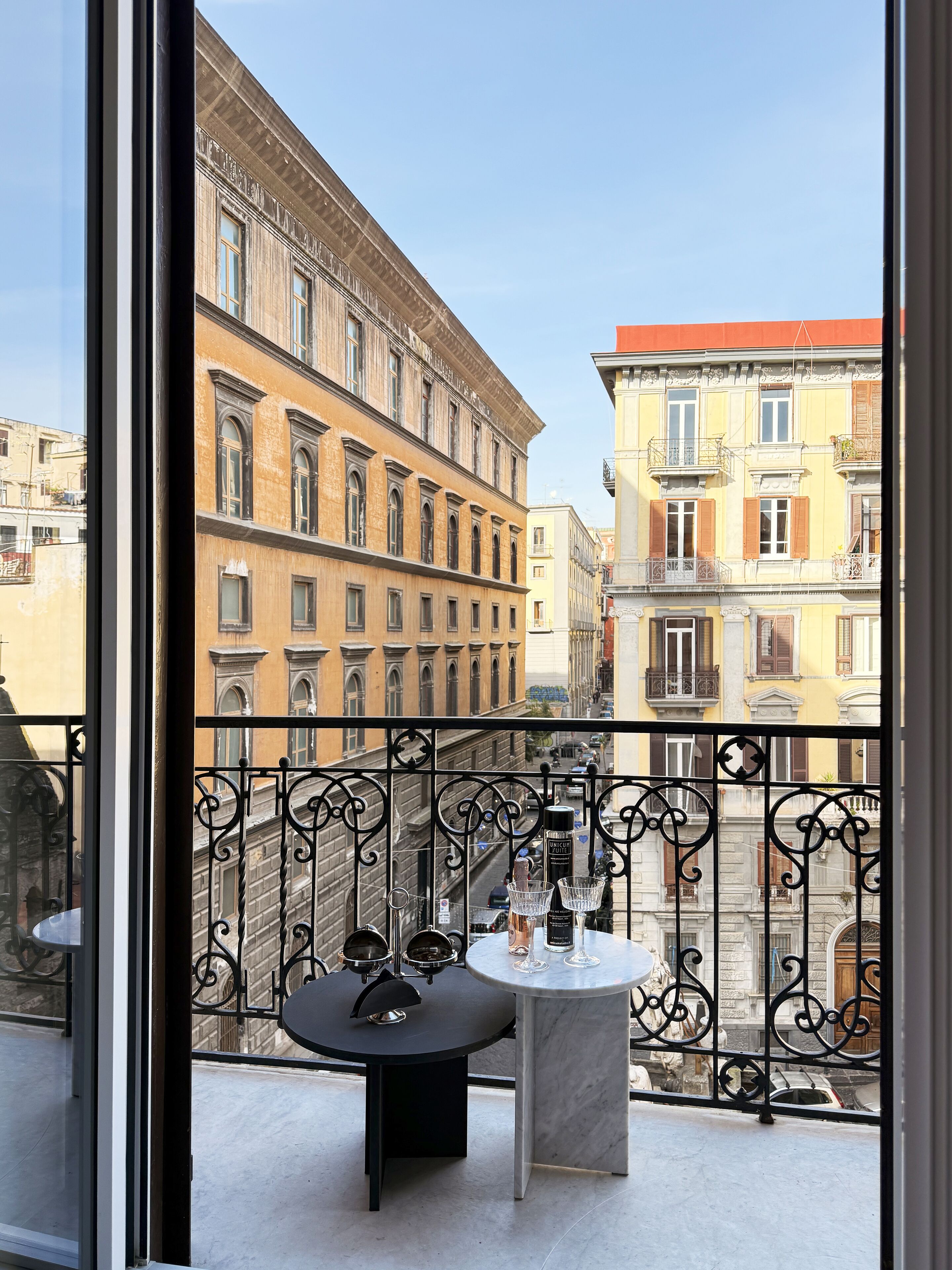 Deluxe-Vierbettzimmer, 1 King-Bett und Schlafsofa, eigenes Bad, Stadtblick | Hochwertige Bettwaren, Daunenbettdecken, Pillowtop-Betten