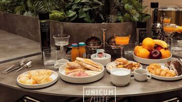 Colazione continentale inclusa, servita tutte le mattine