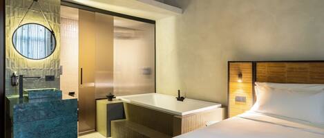 Deluxe Double Room, 1 King Bed, Private Bathroom, City View | In-room safe, blackout drapes, soundproofing, iron/ironing board